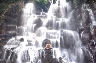 Kanto Lampo Waterfall