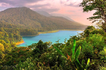 Lake Tamblingan and Lake Buyan